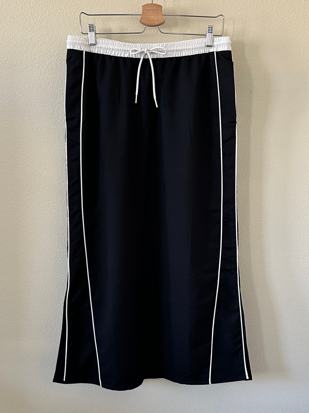 Divided Black Maxi Skirt with White Waistband & Piping Size M